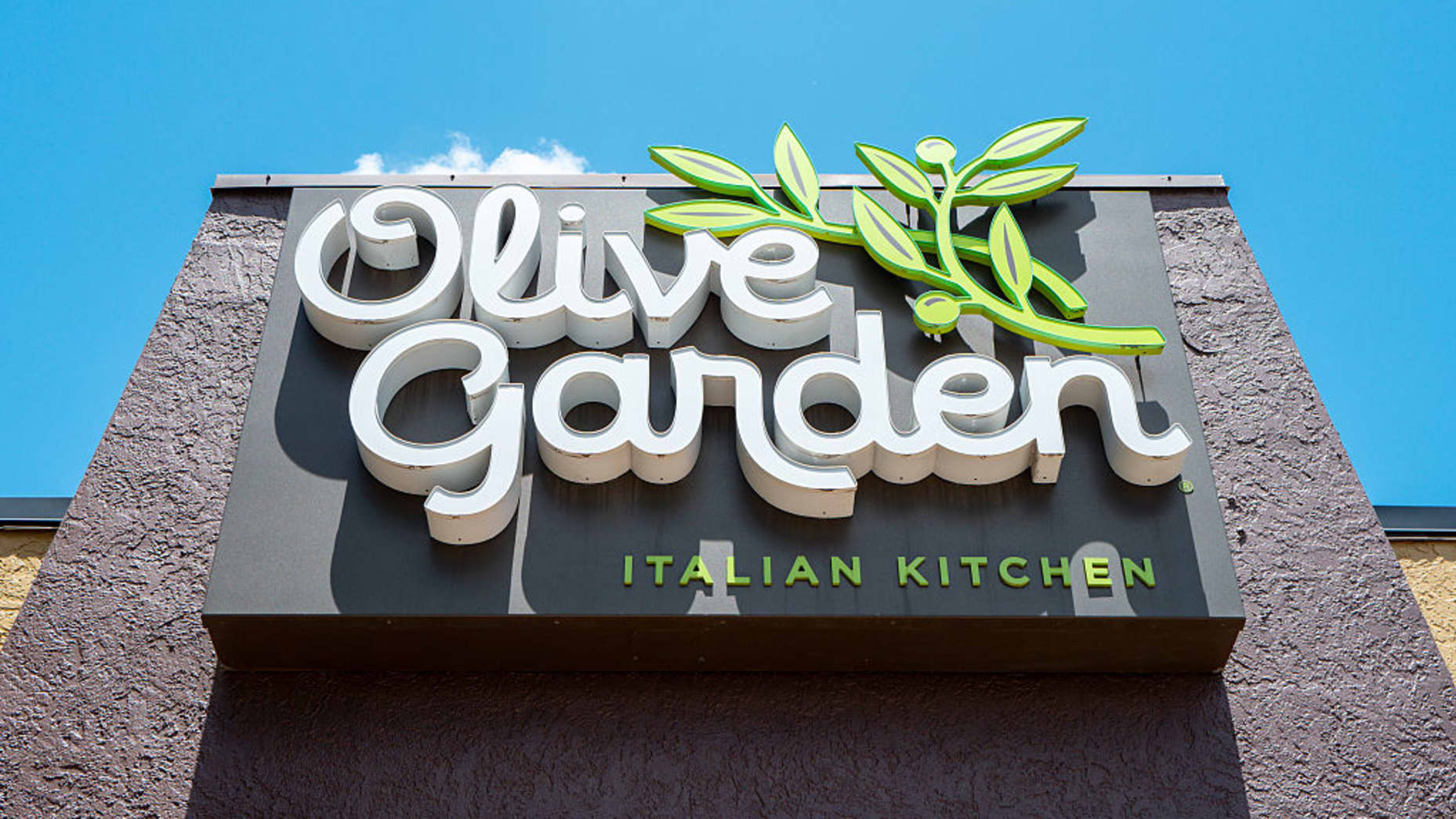 Darden Restaurants disappoints on earnings but raises full-year revenue growth outlook as Olive Garden and LongHorn lift sales; shares slide