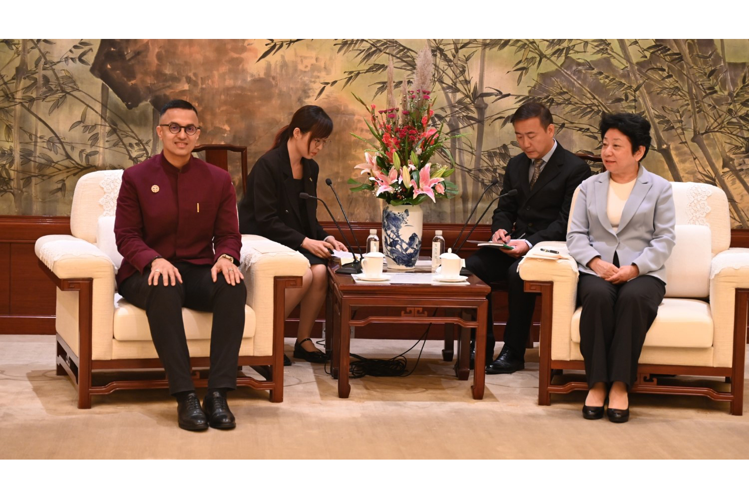 Bangkok and Shanghai Renew 26-Year MoU to Boost Urban Progress Through Governance, Sustainability, and Knowledge Exchange 1 Bangkok and Shanghai Renew 26-Year MoU to Boost Urban Progress Through Governance, Sustainability, and Knowledge Exchange
